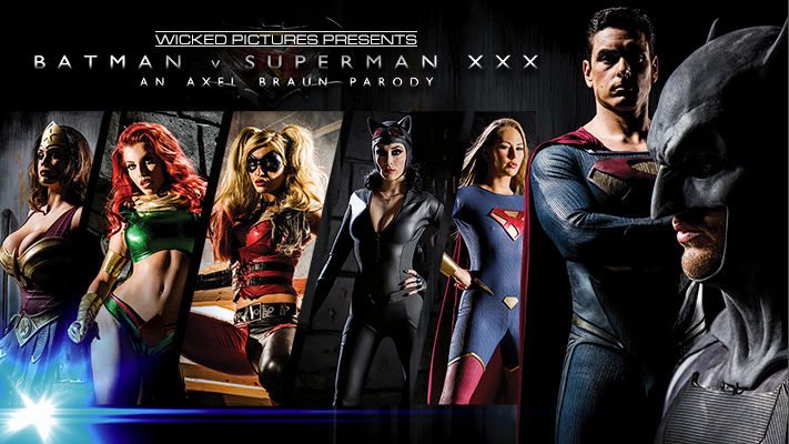 Batman V Superman XXX - En Axel Braun-parodi på välkända pjäser. En Avi-baserad film baserad på DC Comics superhjältar. Kostymfigurer. Harley Quinn som spottar ut.
